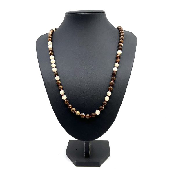 Κολιέ μακρύ με καφέ και εκρού χάντρες